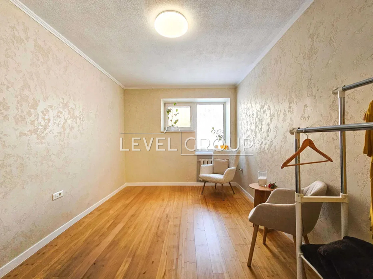 Григорія Сковороди вул., 11