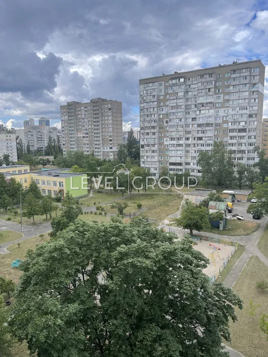 Озерна вул., 14