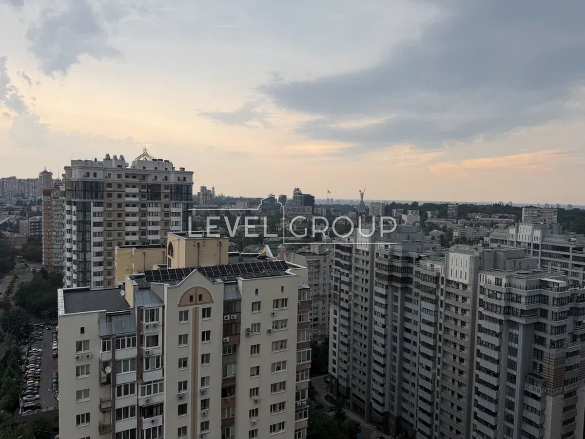 Andriy Verkhoglyad St. (Mykhayla Dragomirova), 14a