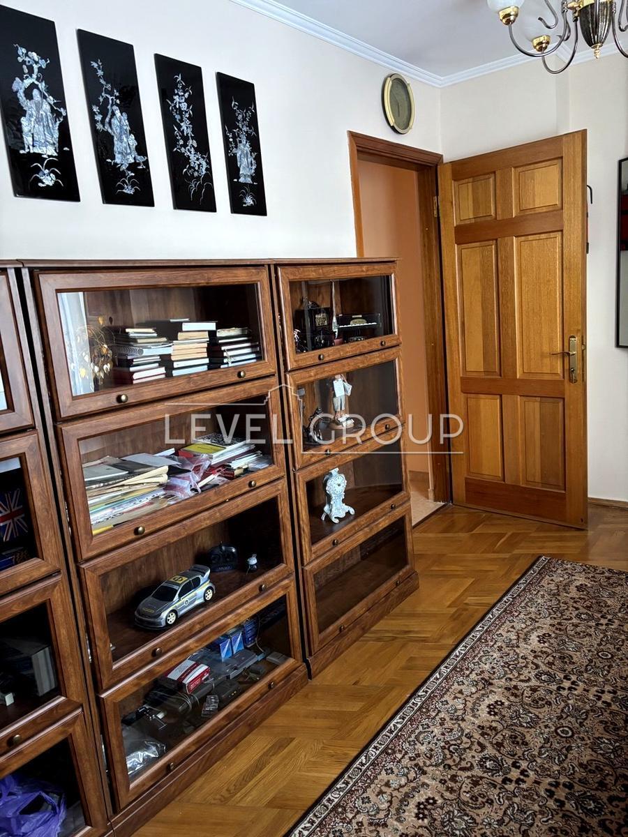 Мистецька вул., 7