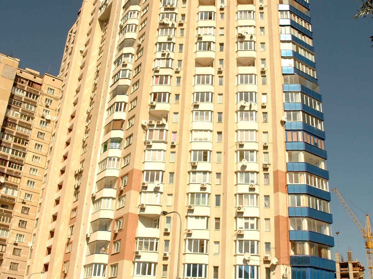 Вячеслава Чорновола вул., 20