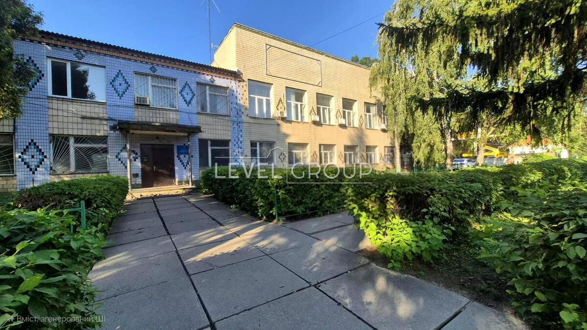 Металургів, 15