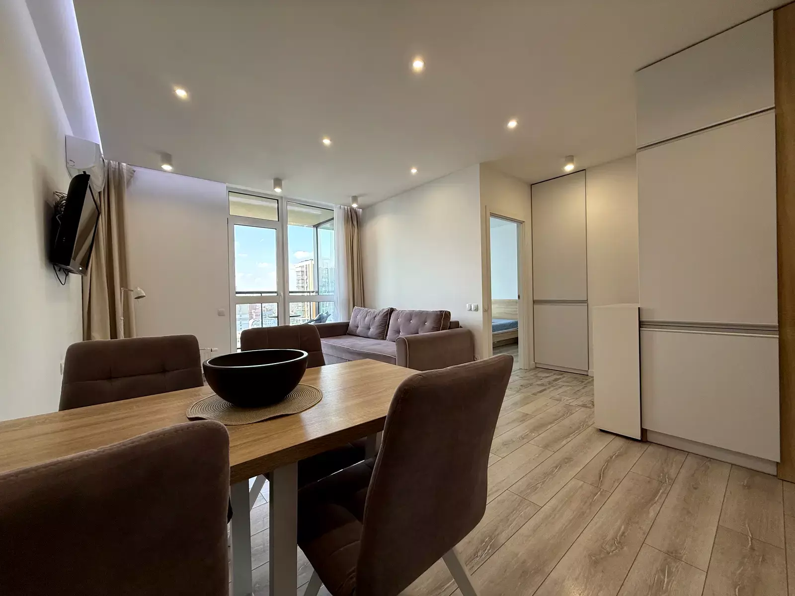 Предславинська вул., 55а