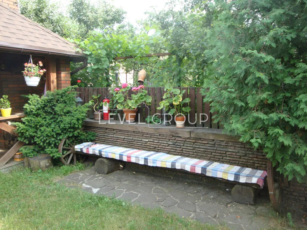 Жовтнева вул., 22