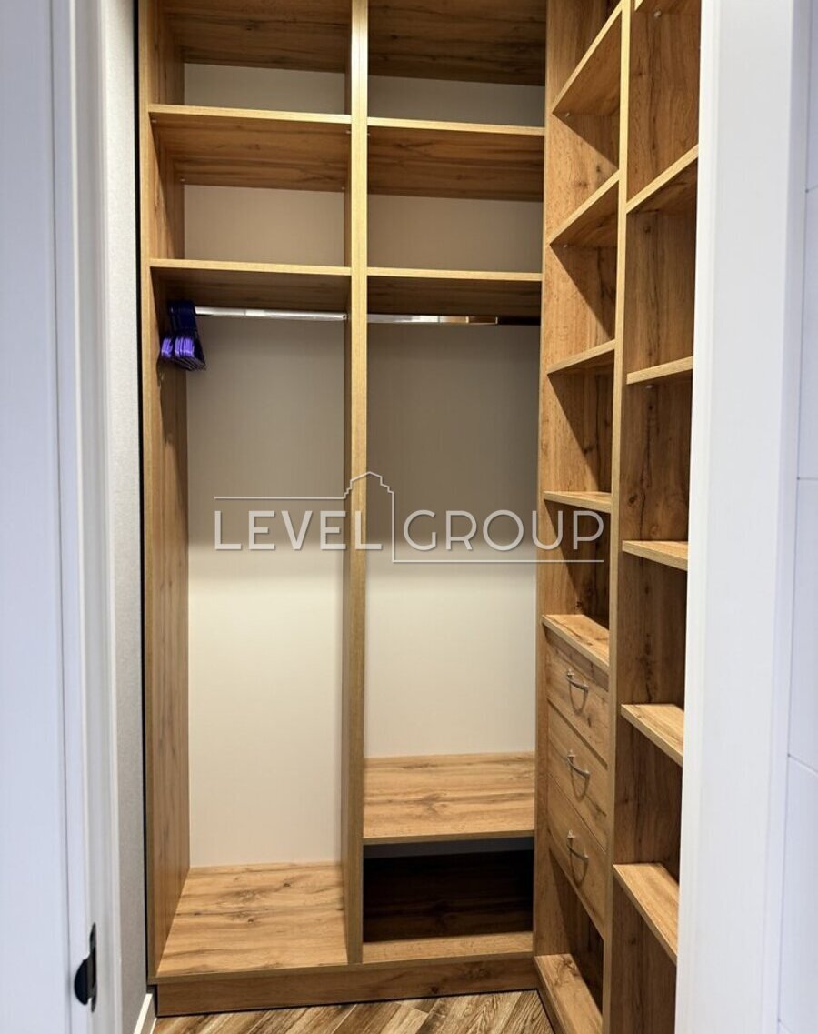 Драгоманова вул., 10