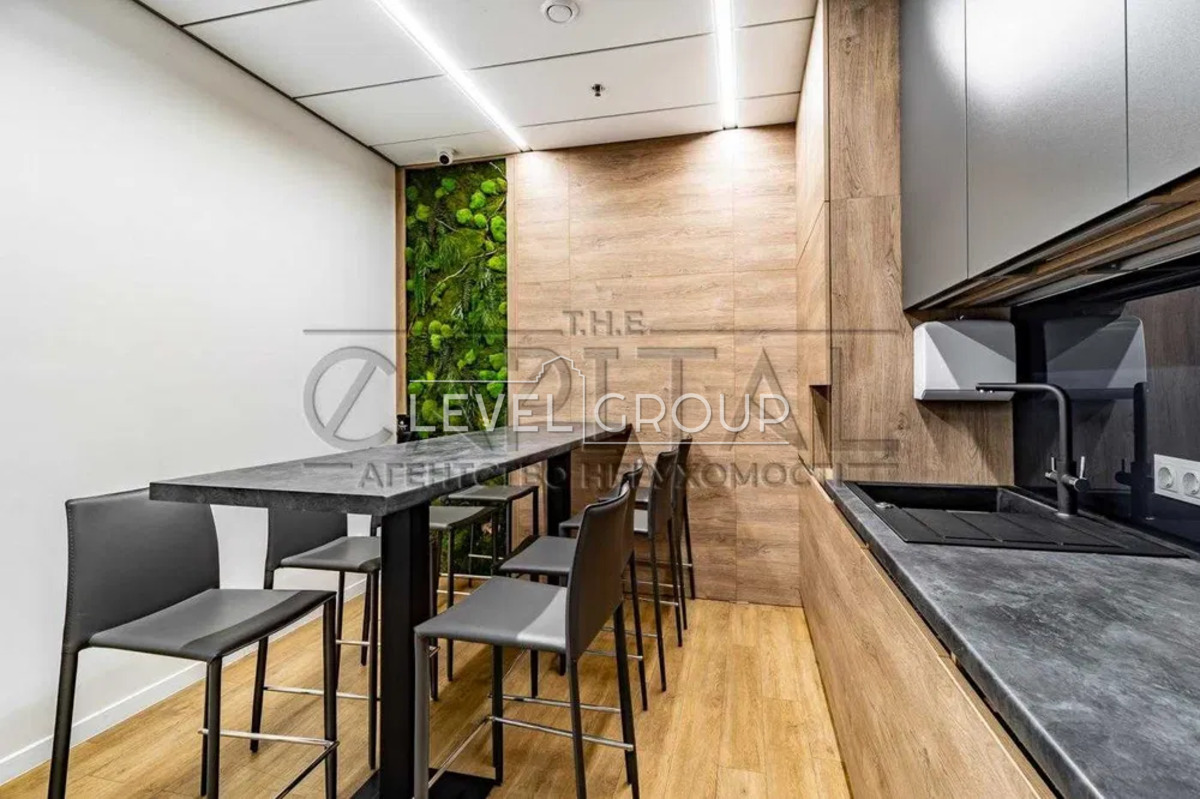 Михайла Грушевського вул., 9