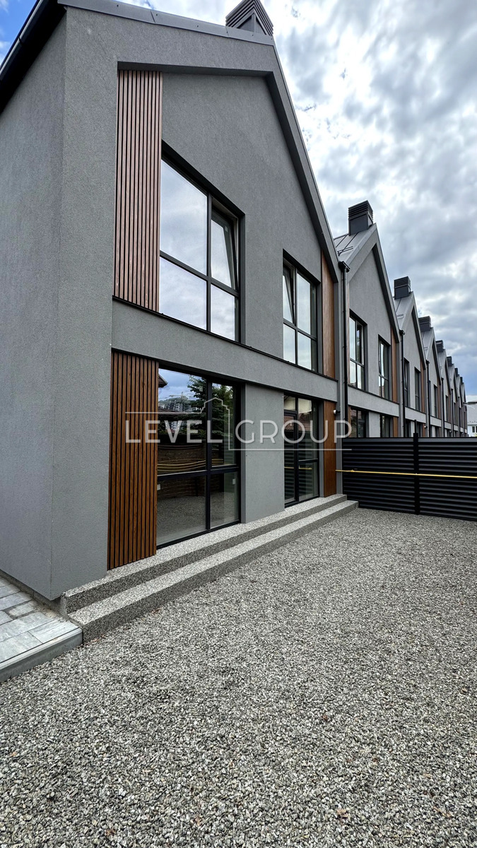 Yevhen Paton St., 15
