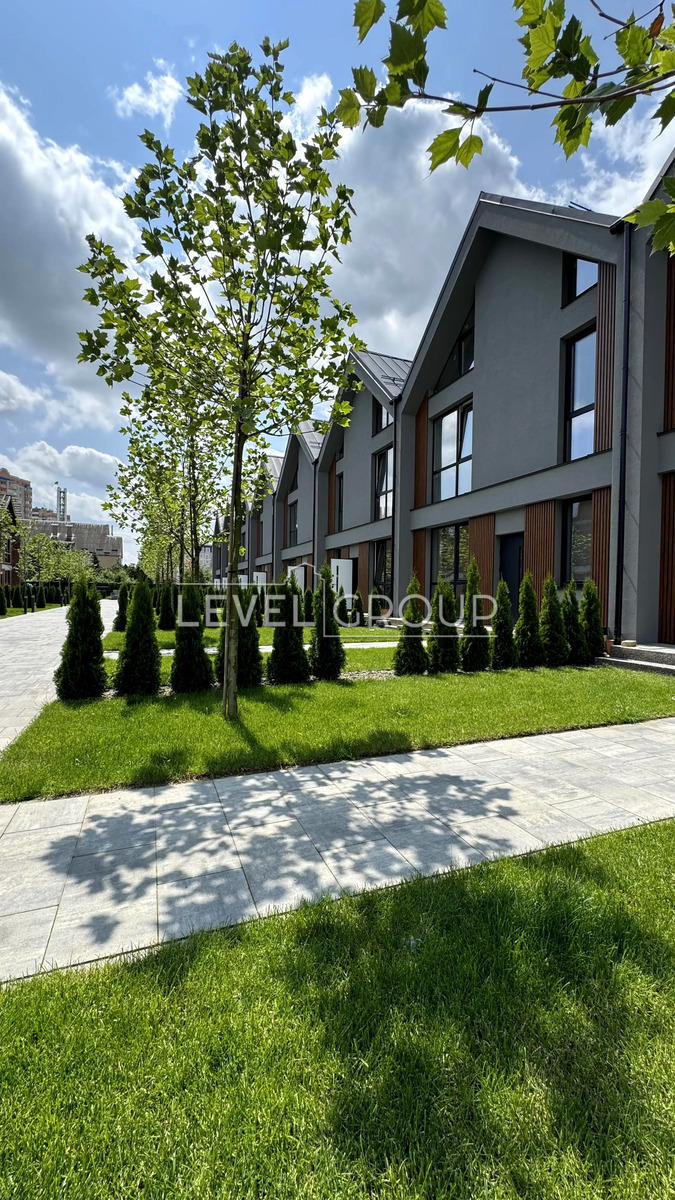 Yevhen Paton St., 15