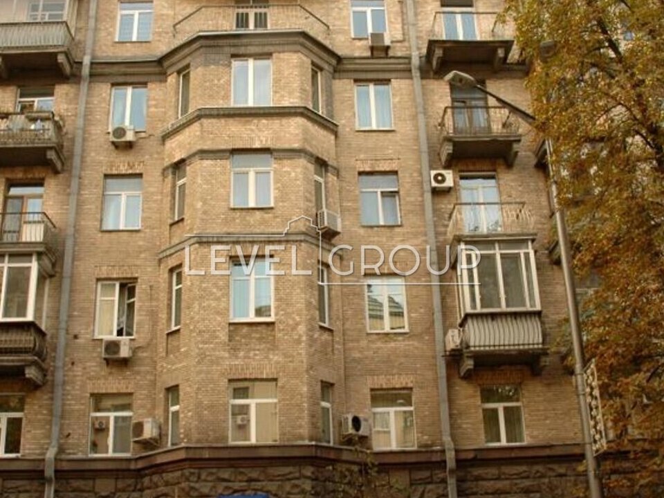 Михайла Грушевського вул., 34/1