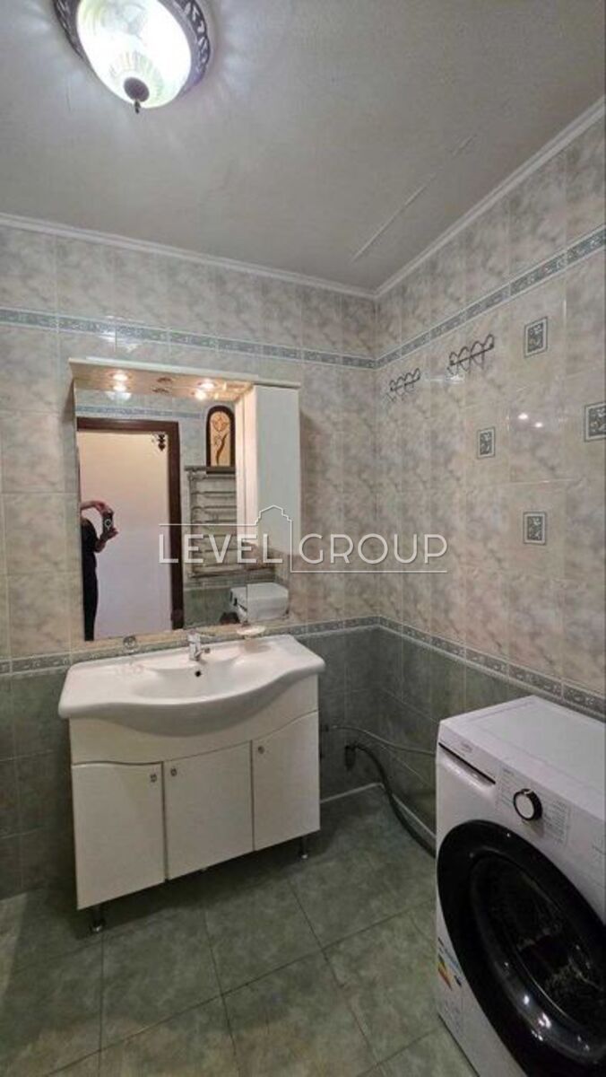Архітектора Вербицького вул., 8