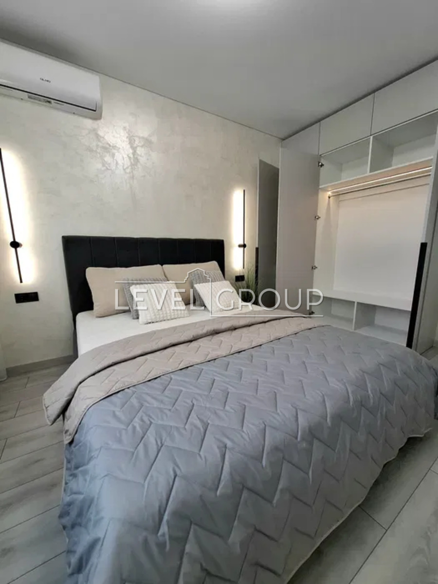 Святошинська, 56